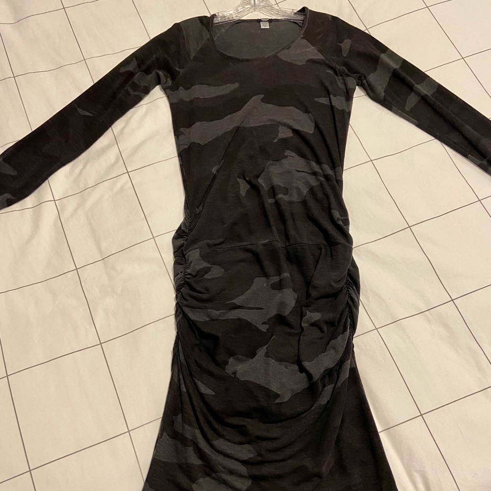 Monrow Mommy camo maternity dress